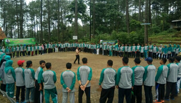 Outbound Motivasi Kelompok Kerja Guru Madrasah Ibtidaiyah Tuban