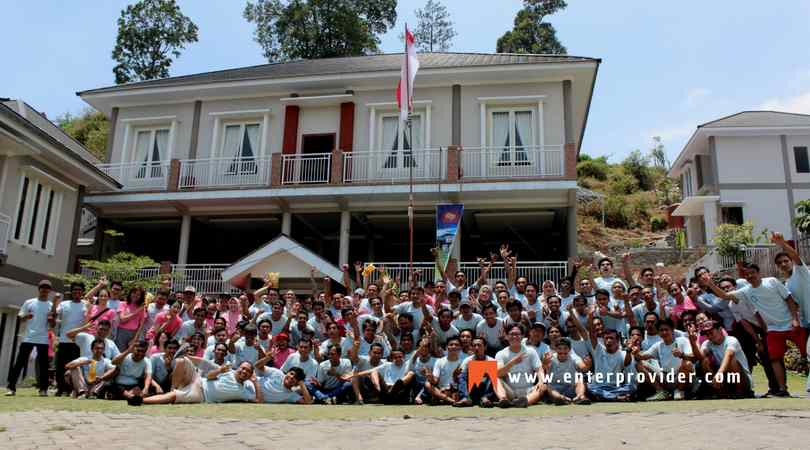 employee gathering pt ares kusuma raya villa puncak-pacet 