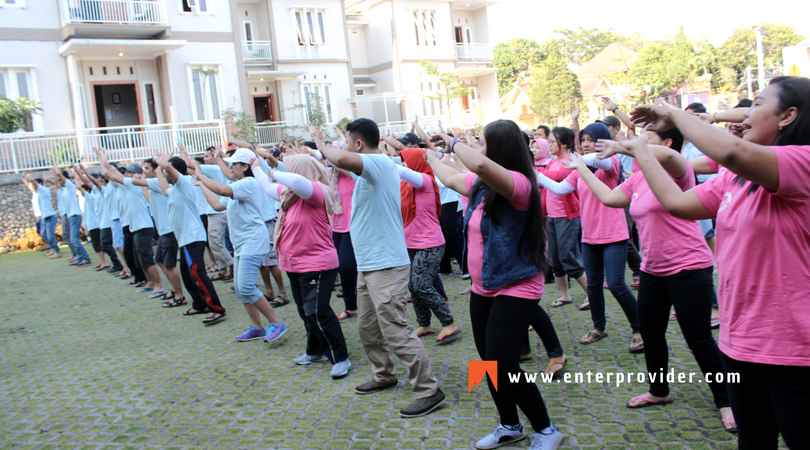 employee gathering pt ares kusuma raya villa puncak-pacet 