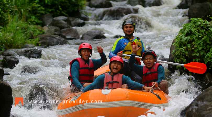 Paket Outbound Rafting di Pacet