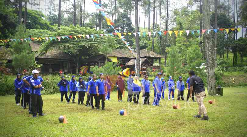 Fun Outbound Guru Karyawan SMP Walisongo Gempol di Obech Pacet